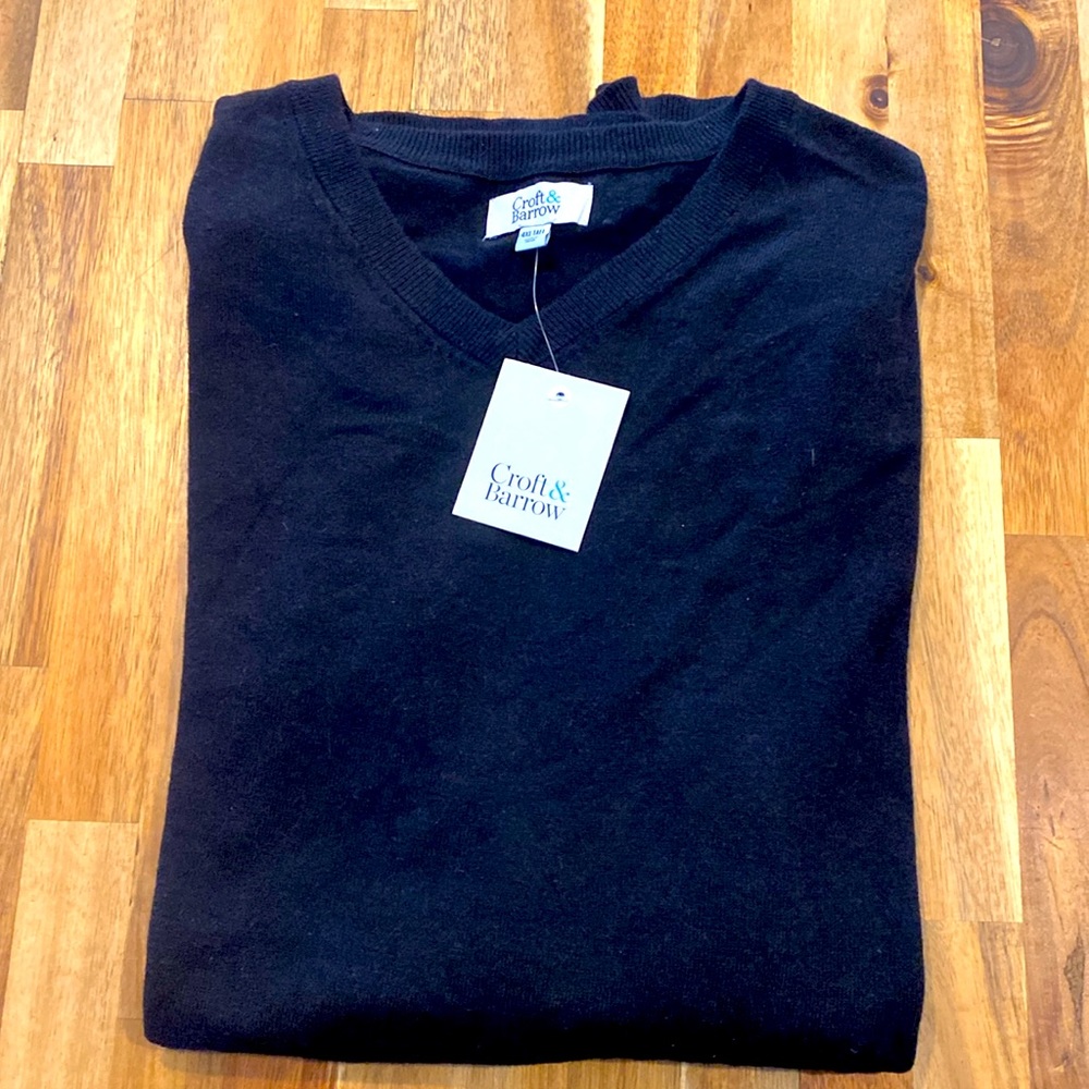 Black Croft & Barrow v-neck sweater vest. 4xlt